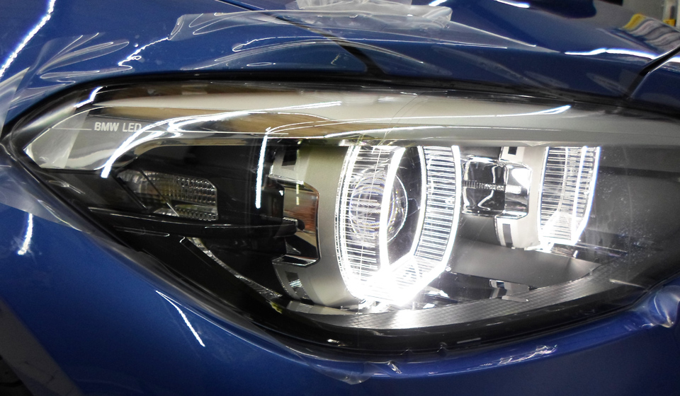 Антигравийная защита-бронирование LED-фар BMW плёнками.
